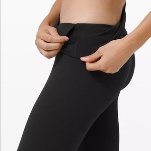 Lululemon Wunder Under *Luxtreme* Leggings - Like New in Black Size 6.
